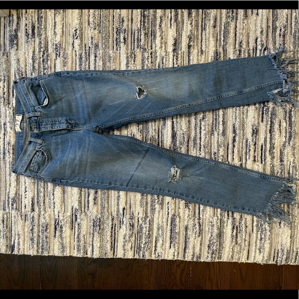 Free People, great heights skinny jean with fray hem detail! Lightly used